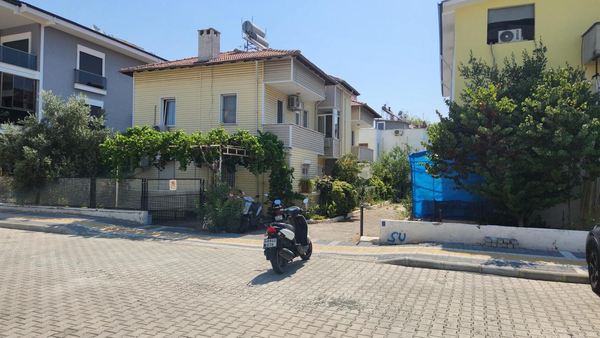 Huge Evleri 2 Apartament